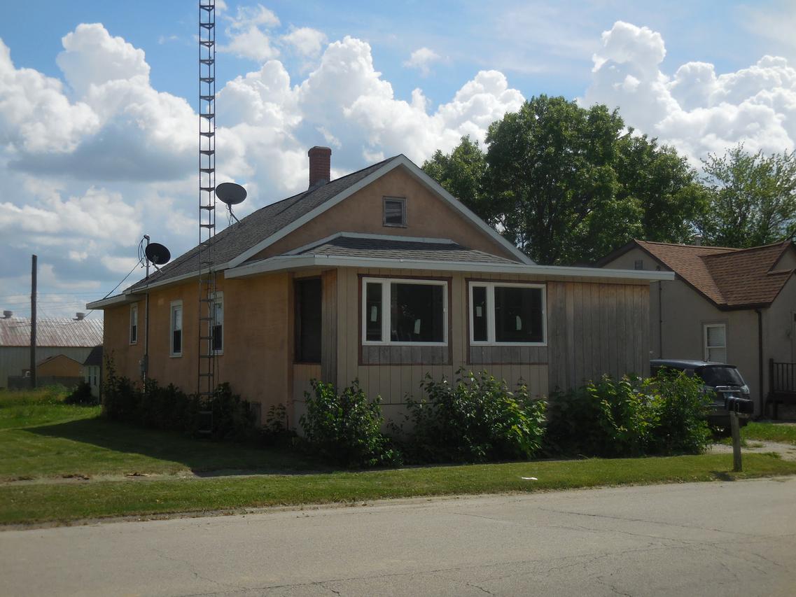 115 E Cleveland St., Ladd, IL 61329