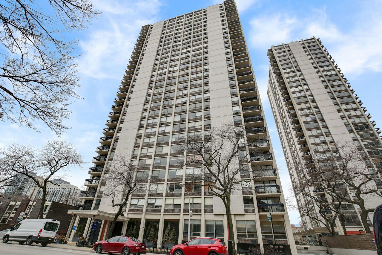 1355 N Sandburg Ter. #1408D, Chicago, IL 60610