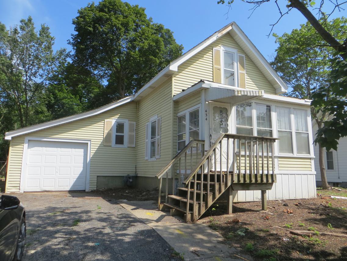 434 W Crystal Lake Ave., Crystal Lake, IL 60014