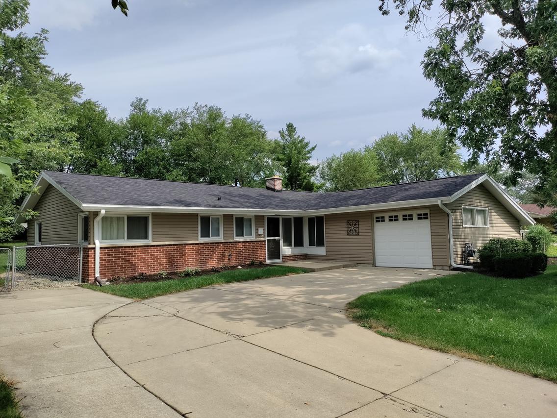 1730 Warwick Ln., Schaumburg, IL 60193