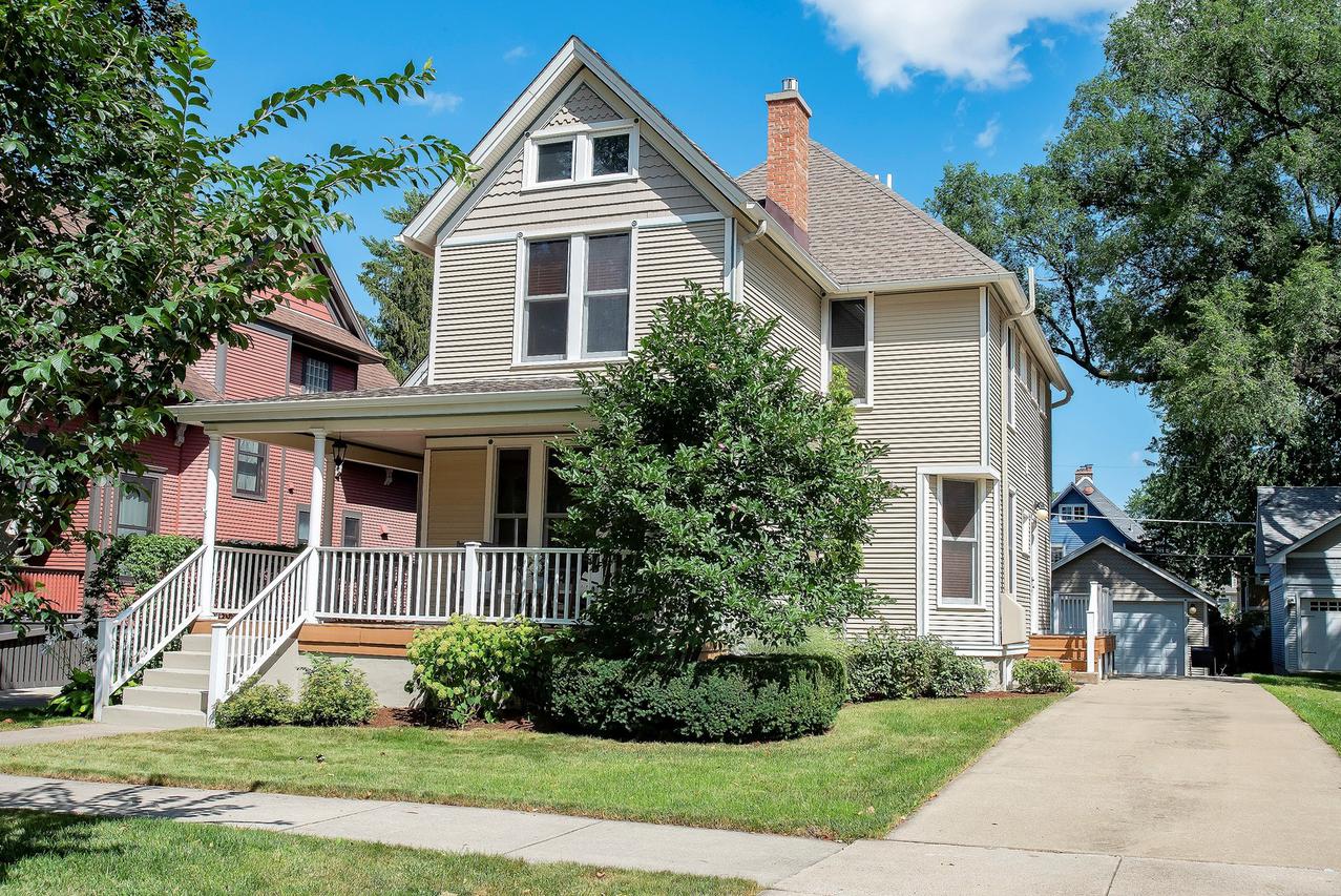 409 Benton Ave., La Grange, IL 60525