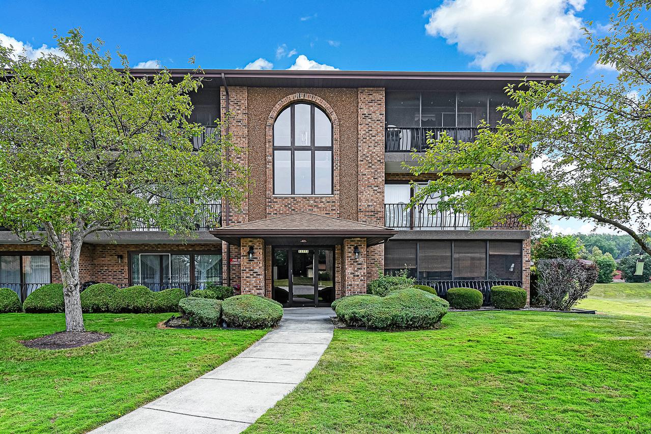 11111 Heritage Dr. #1B, Palos Hills, IL 60465