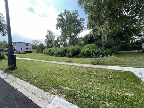 2261 Midhurst Rd., Downers Grove, IL 60516