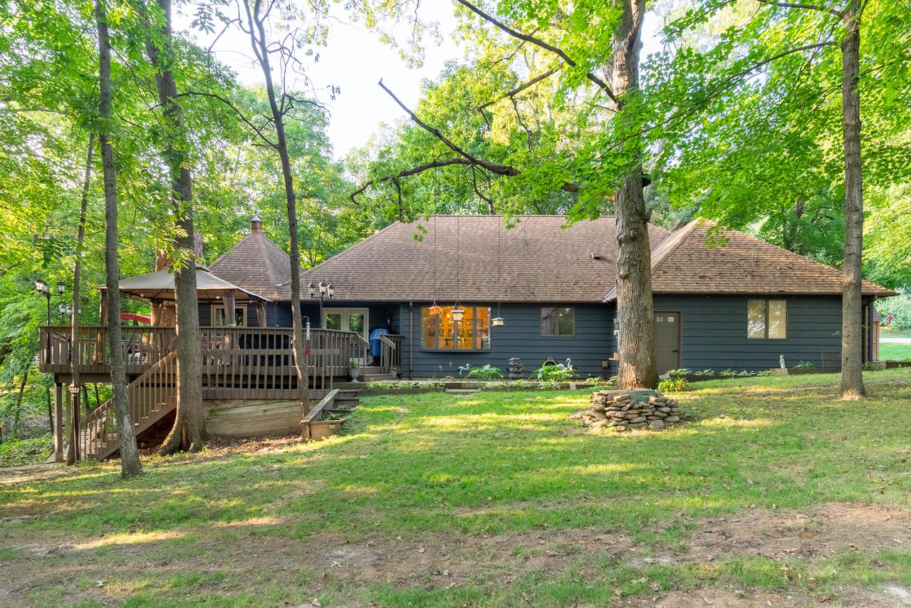 23 Acapulco Dr., Putnam, IL 61560