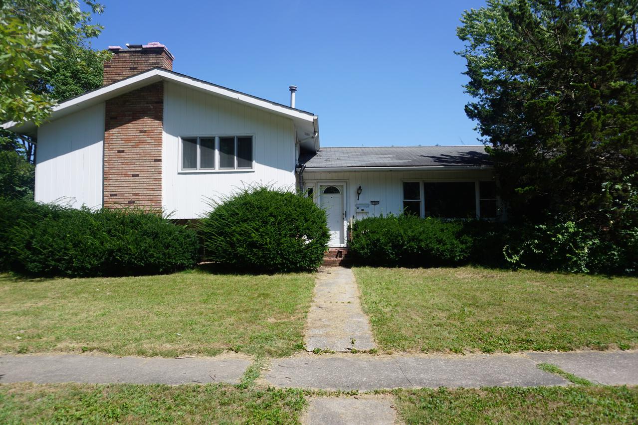 1004 Brighton Dr., Urbana, IL 61801