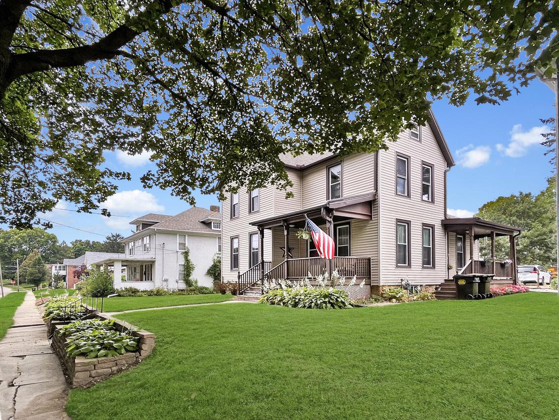 1250 W Pleasant St., Freeport, IL 61032