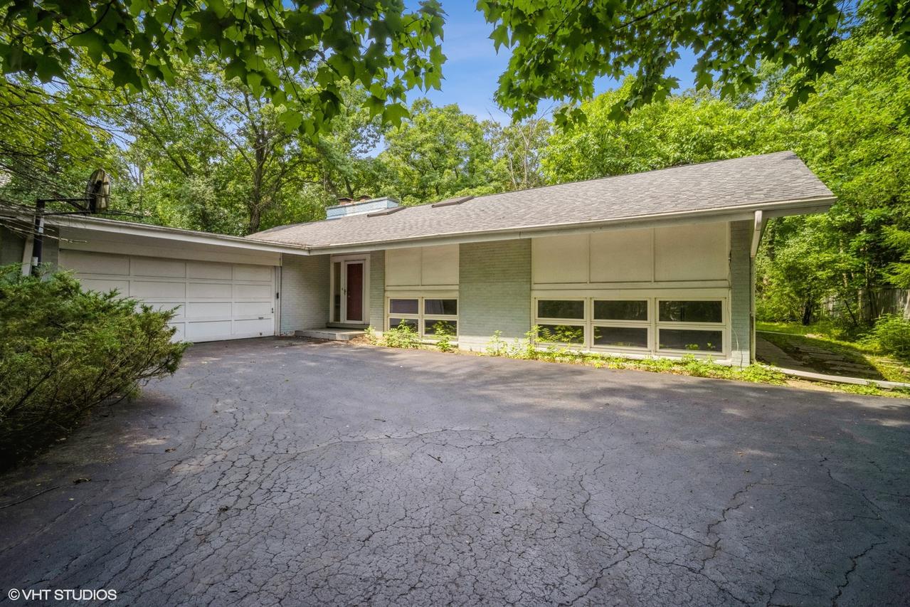 1450 Northwoods Rd., Deerfield, IL 60015