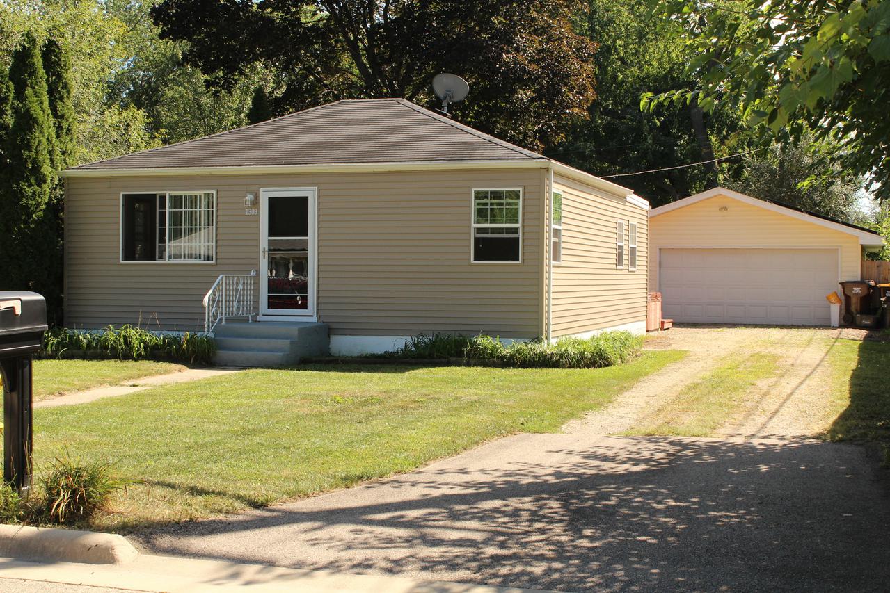 1303 Everett Rd., Machesney Park, IL 61115
