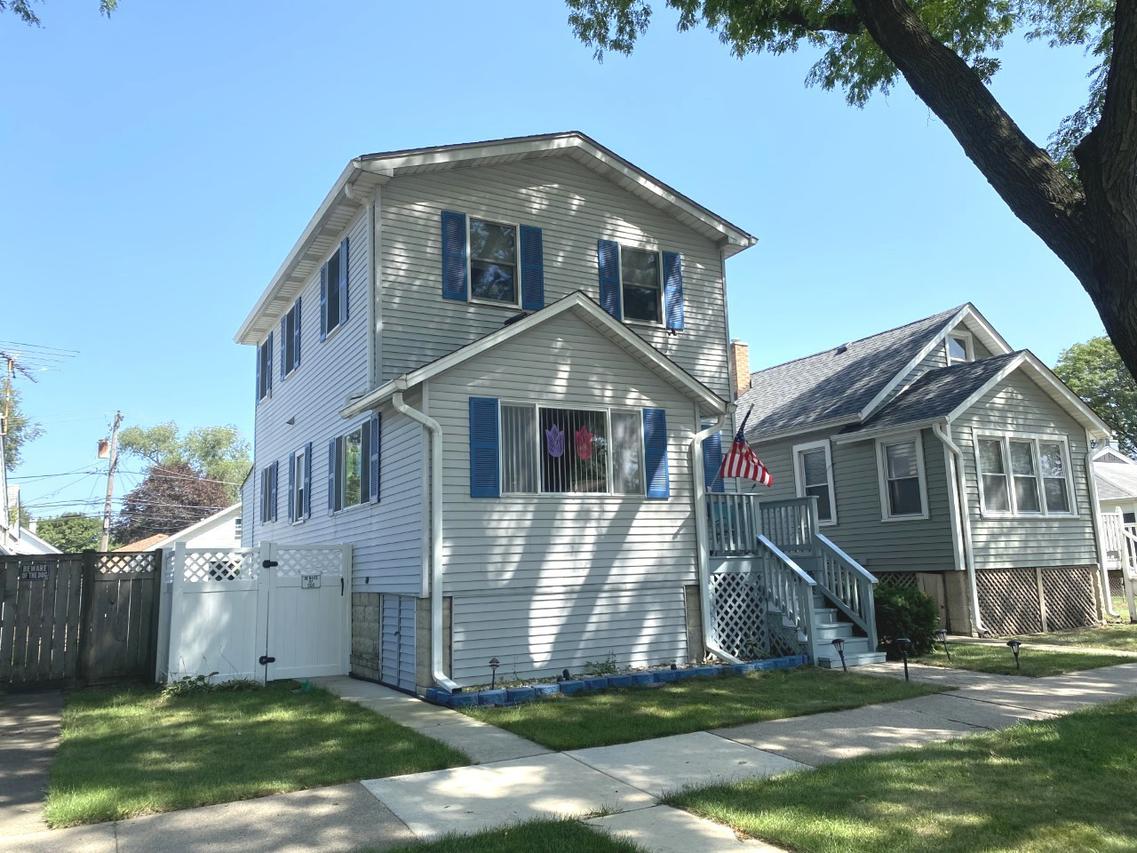 [Address Hidden by Seller], Lyons, IL 60534