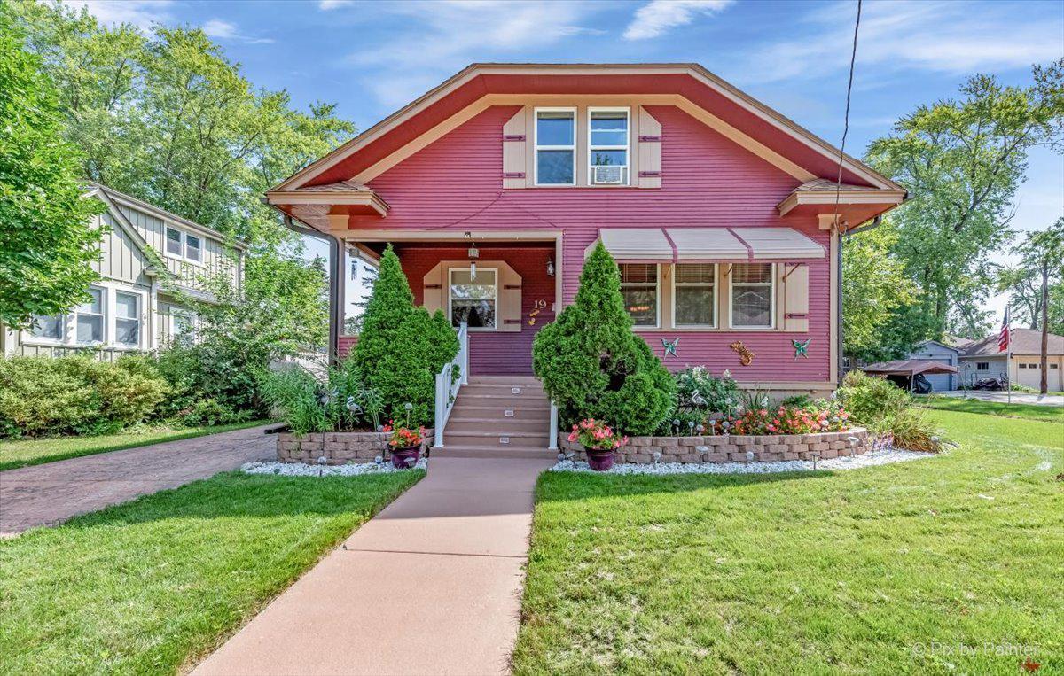 19 S Commonwealth Ave., Elgin, IL 60123