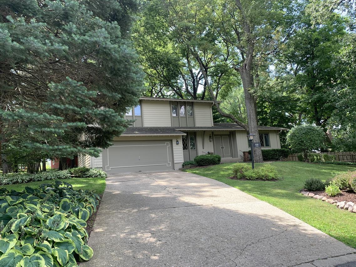 1103 Oakwood Dr., Freeport, IL 61032