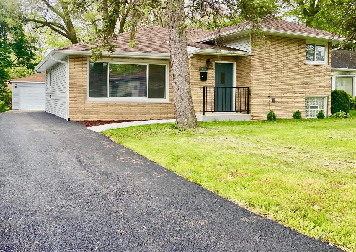 3003 Woodworth Pl., Hazel Crest, IL 60429