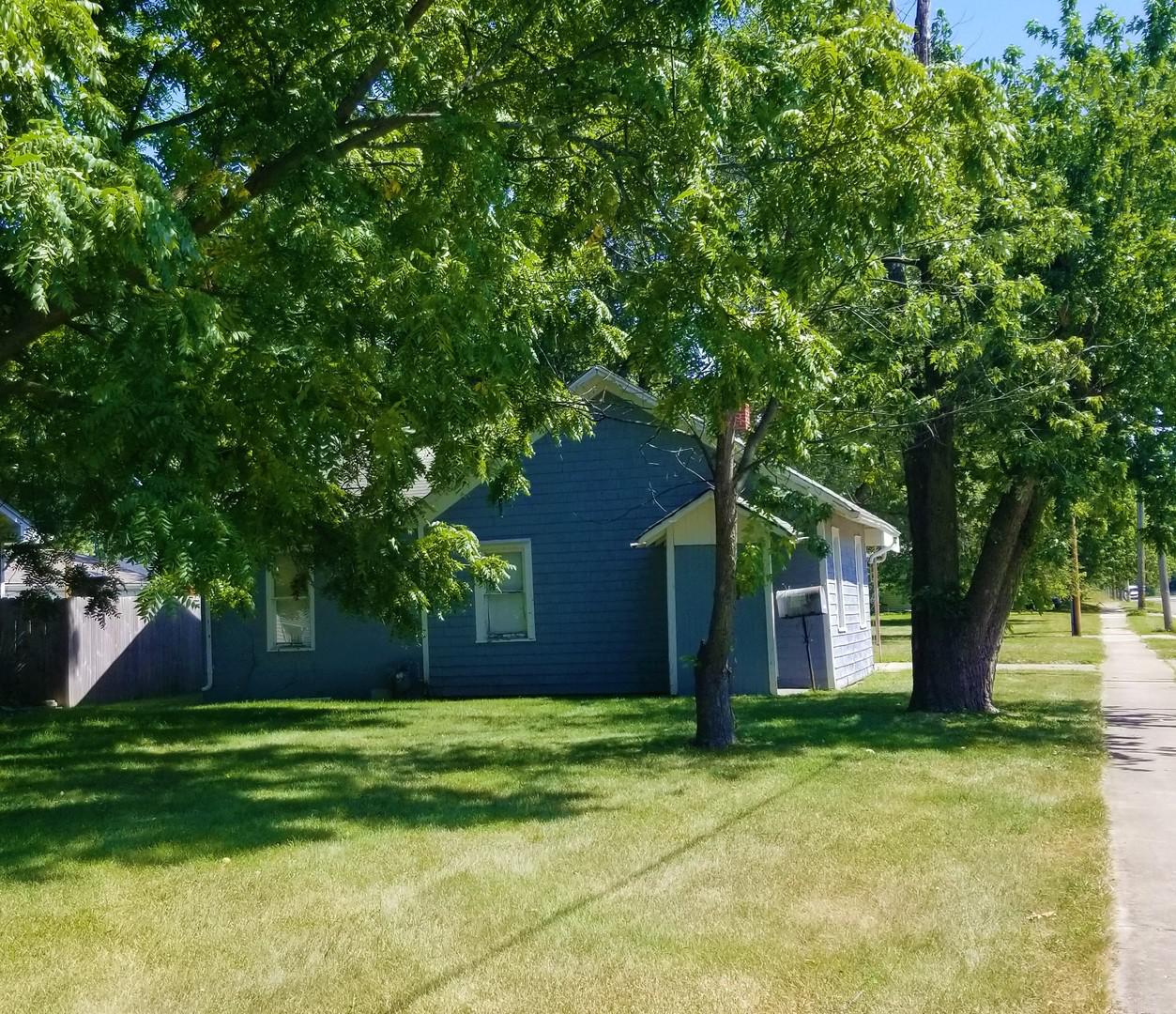 1060 S 5th St., Dekalb, IL 60115