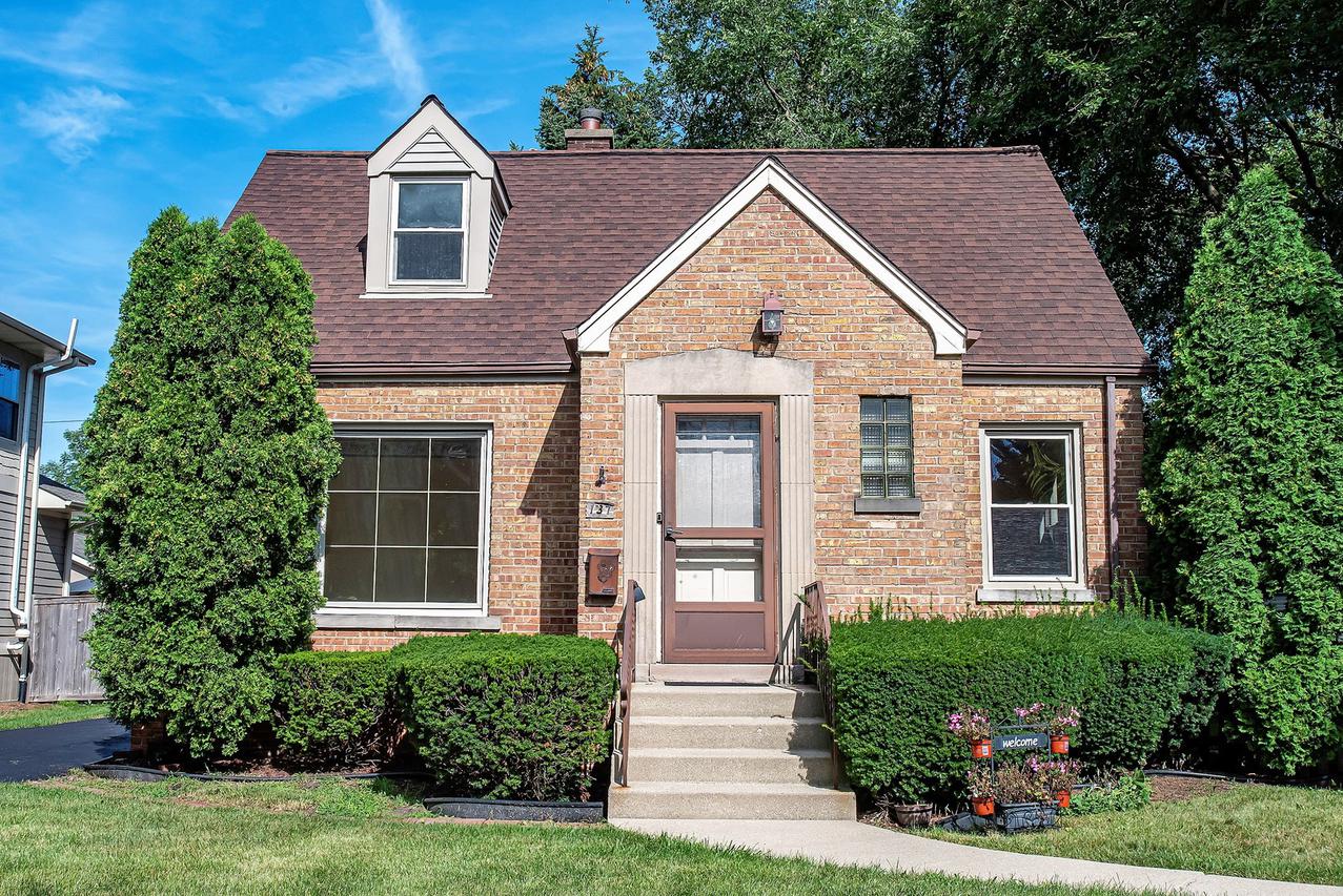 137 N Brainard Ave., La Grange, IL 60525