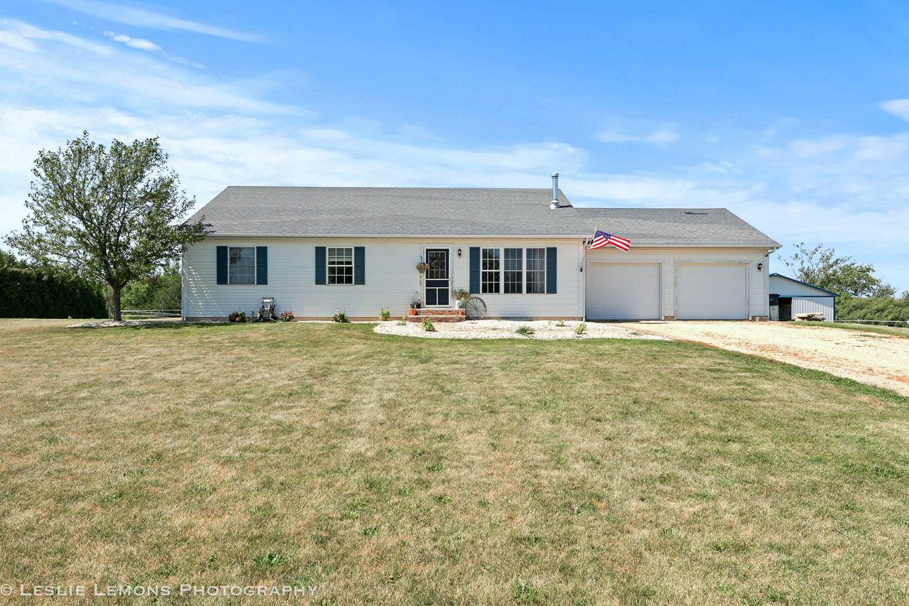 919 Brook Meadow Dr., Compton, IL 61318