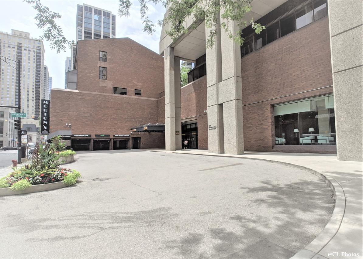 1030 N State St. #39J, Chicago, IL 60610