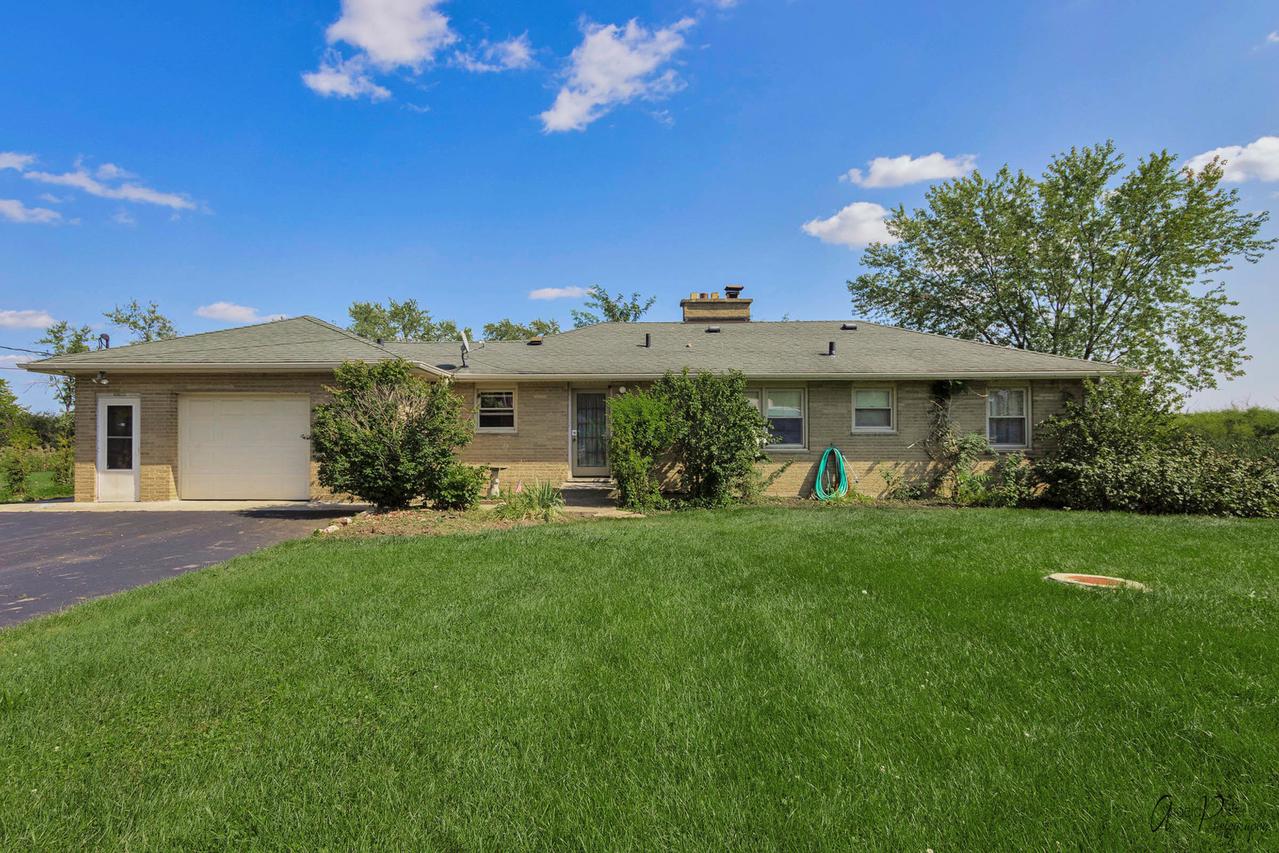 37633 N Frank Ct., Spring Grove, IL 60081