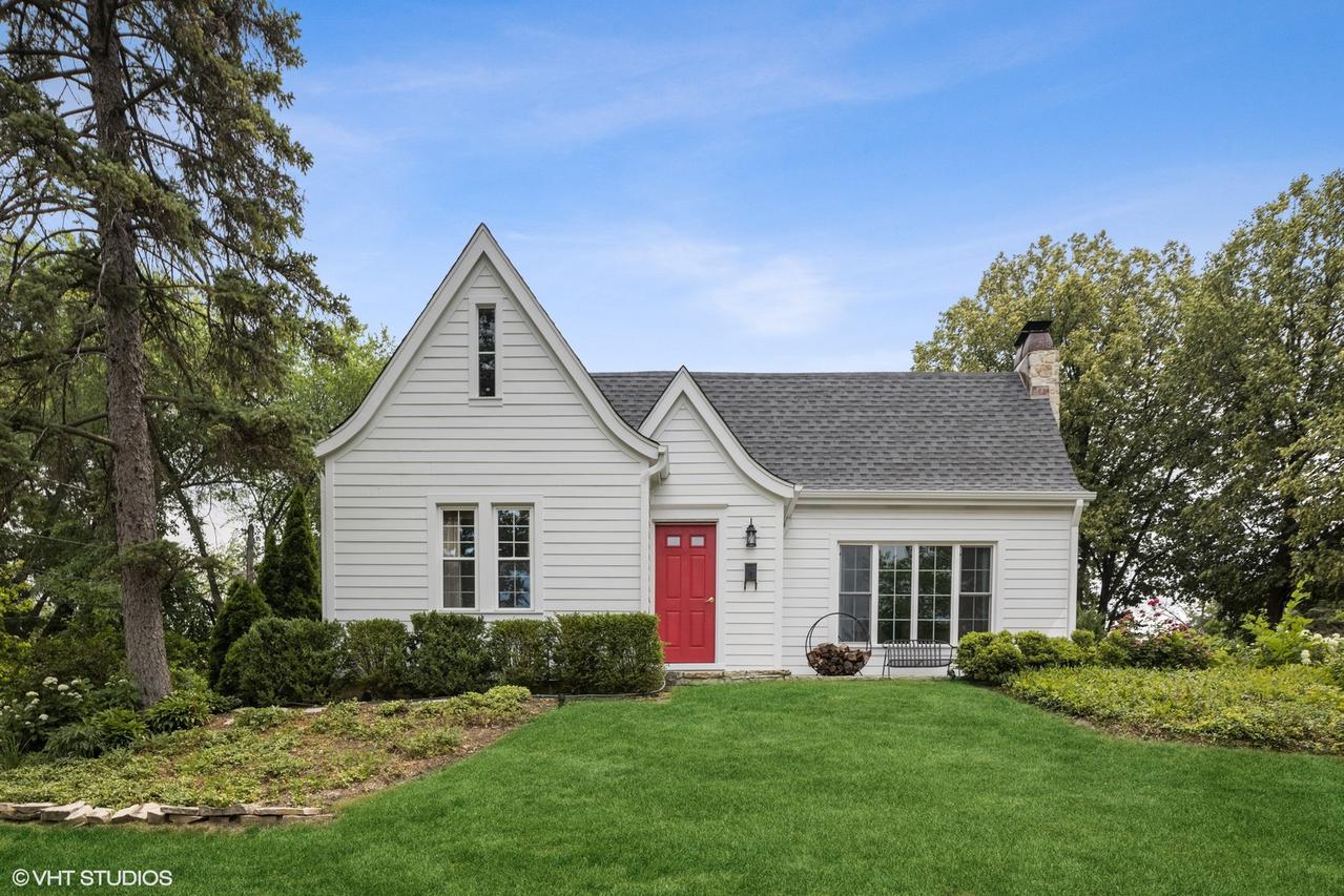 352 Ridge Ave., Clarendon Hills, IL 60514