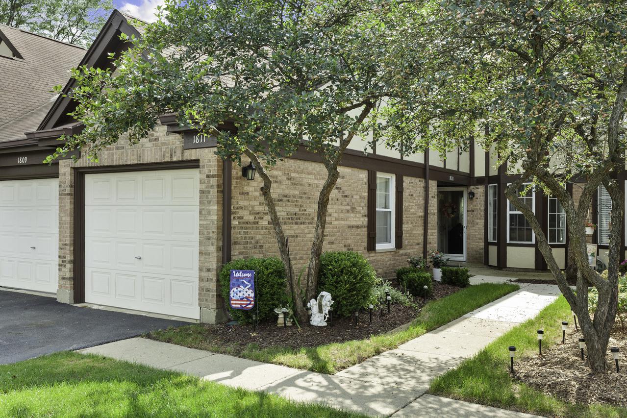 1811 Quaker Hollow Ln., Streamwood, IL 60107