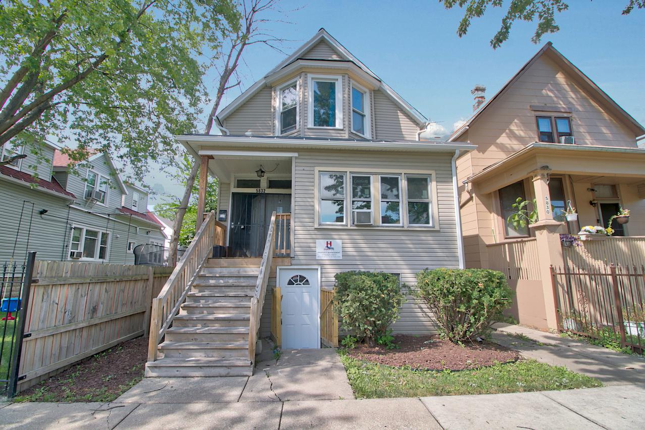 5832 W Walton St., Chicago, IL 60651