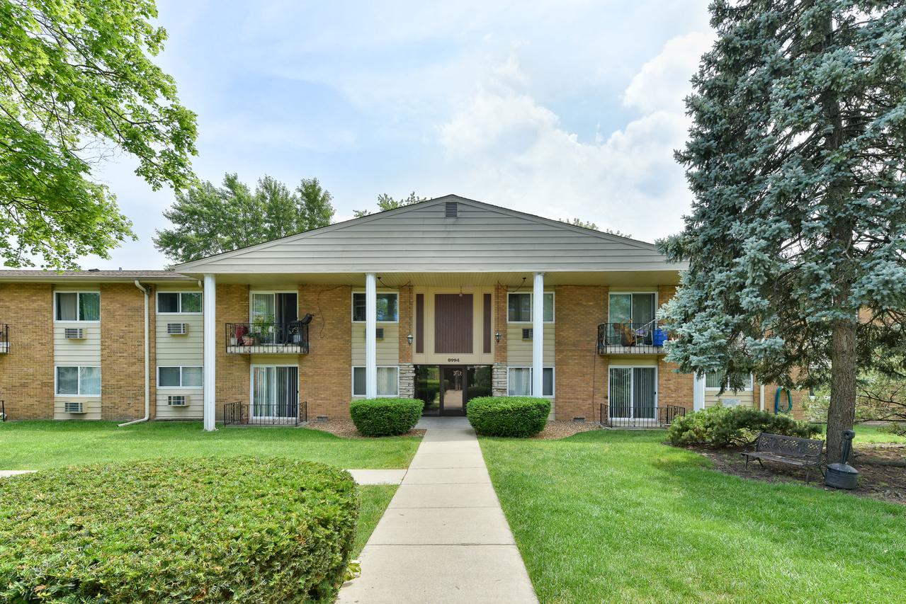 8994 Kennedy Dr. #2F, Des Plaines, IL 60016