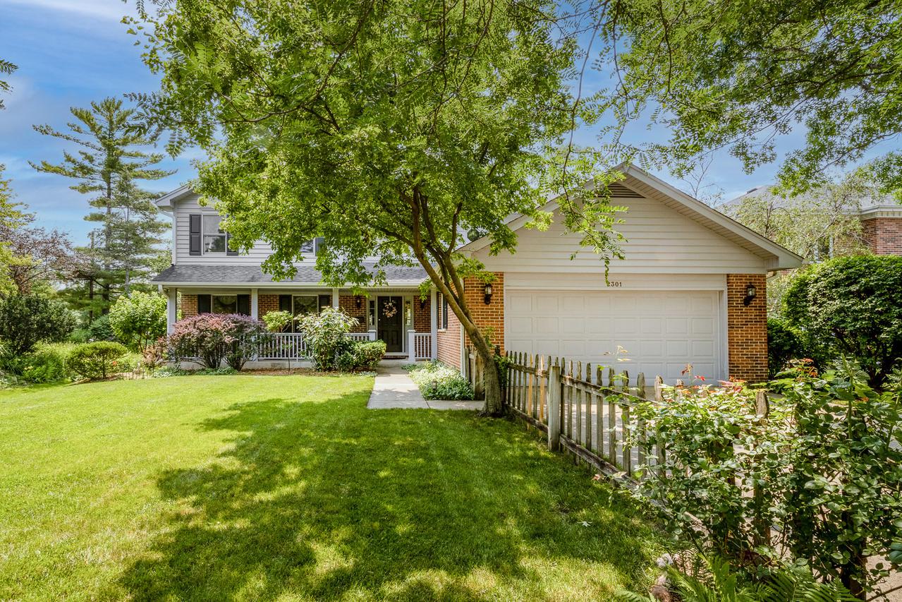 2301 Bianco Ter., Glenview, IL 60025