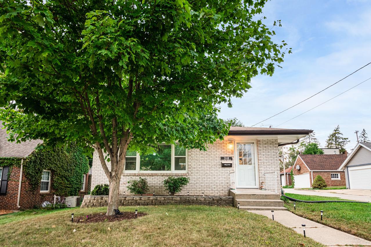 218 James Ave., Rockford, IL 61107