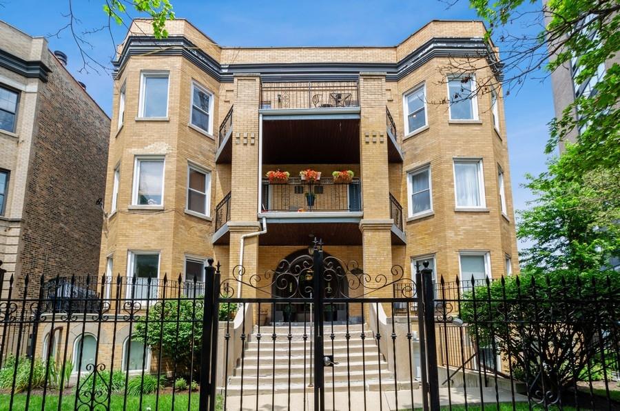 834 W Belle Plaine Ave. #3W, Chicago, IL 60613