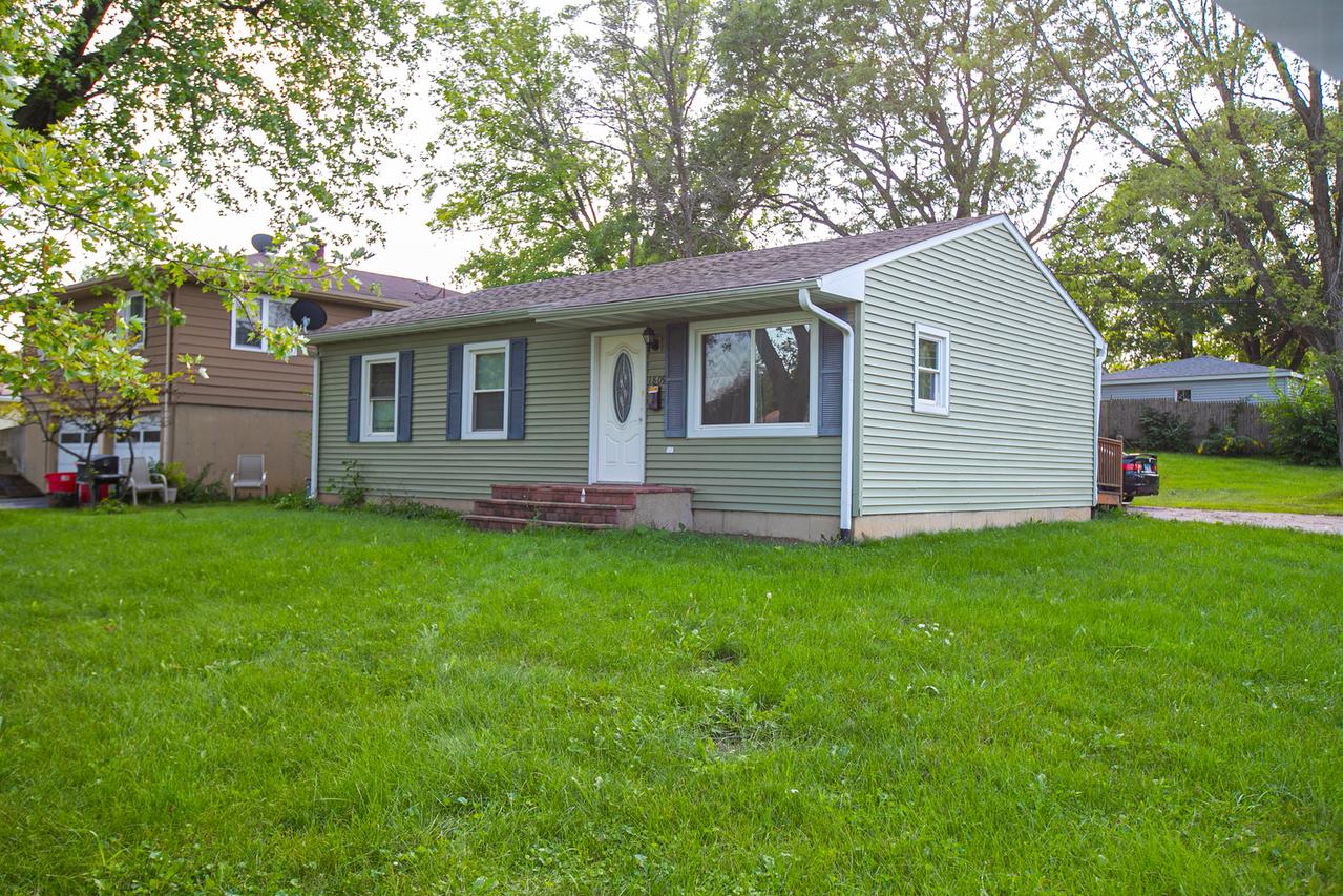 1809 Clay St., Woodstock, IL 60098