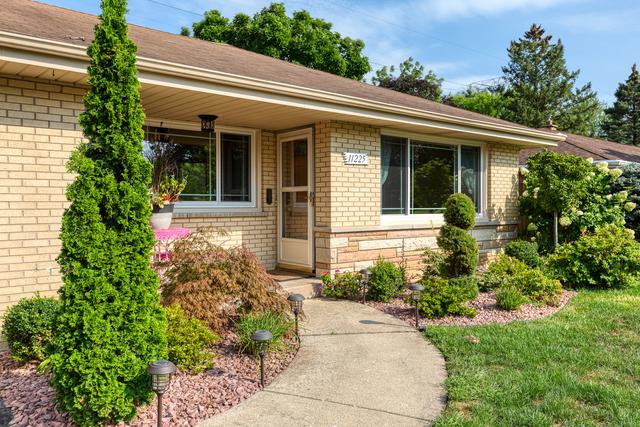 11225 S. Westwood Dr., Palos Hills, IL 60465