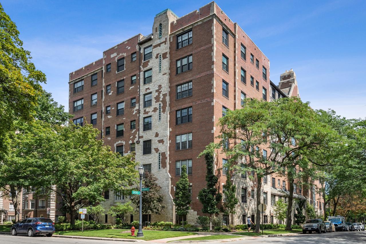 425 Grove St. #3C, Evanston, IL 60201