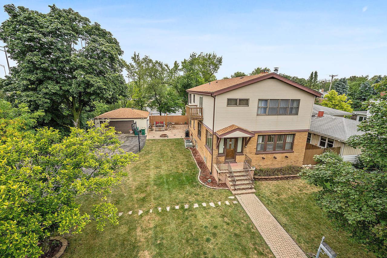 1675 Orchard Ln., Northfield, IL 60093