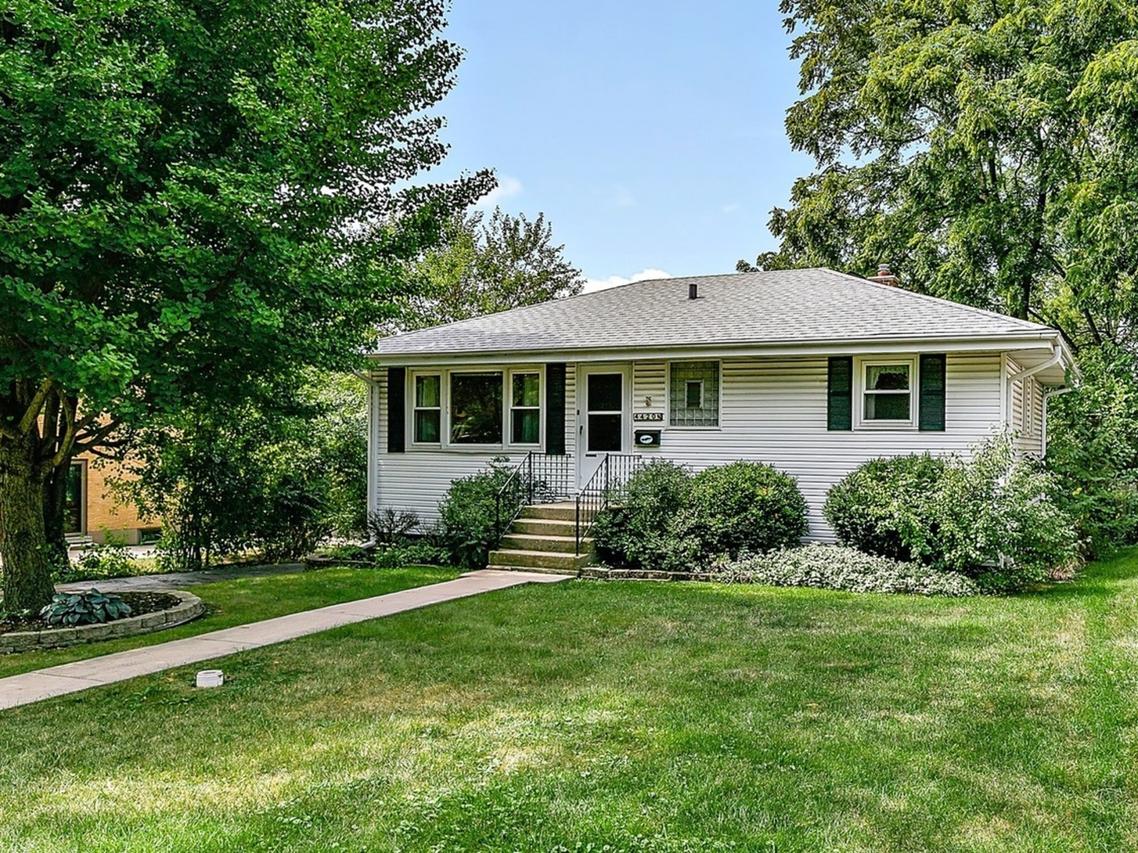 4420 Wilson Ave., Downers Grove, IL 60515