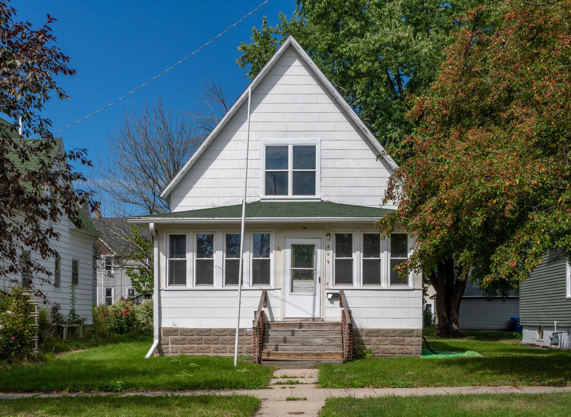 809 Grove St., Dekalb, IL 60115