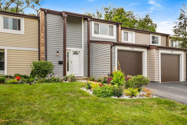 725 Lakeside Circle Dr., Wheeling, IL 60090