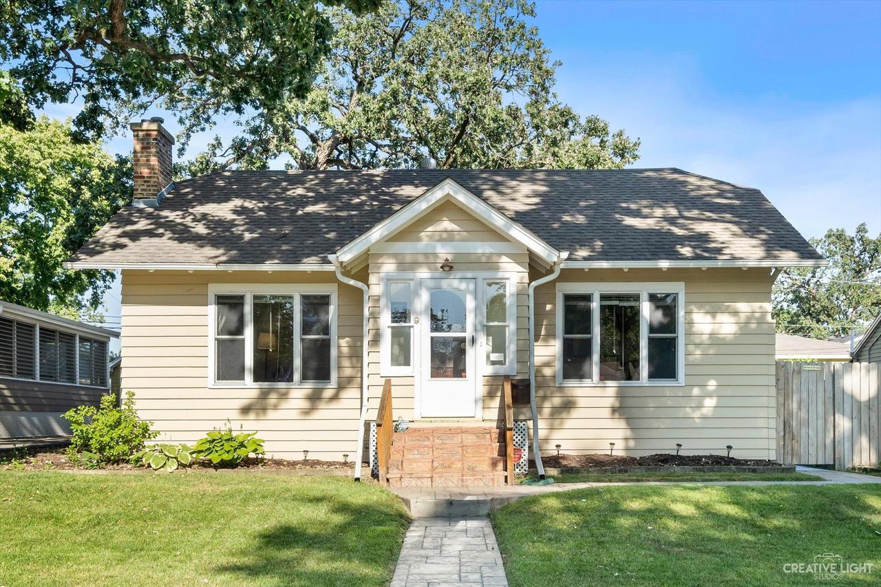 9 N Adams St., North Aurora, IL 60542