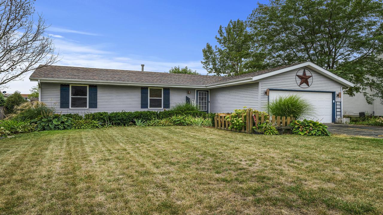 112 Prairie Moon Dr., Davis Junction, IL 61020