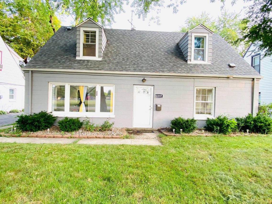 4237 W 99th St., Oak Lawn, IL 60453