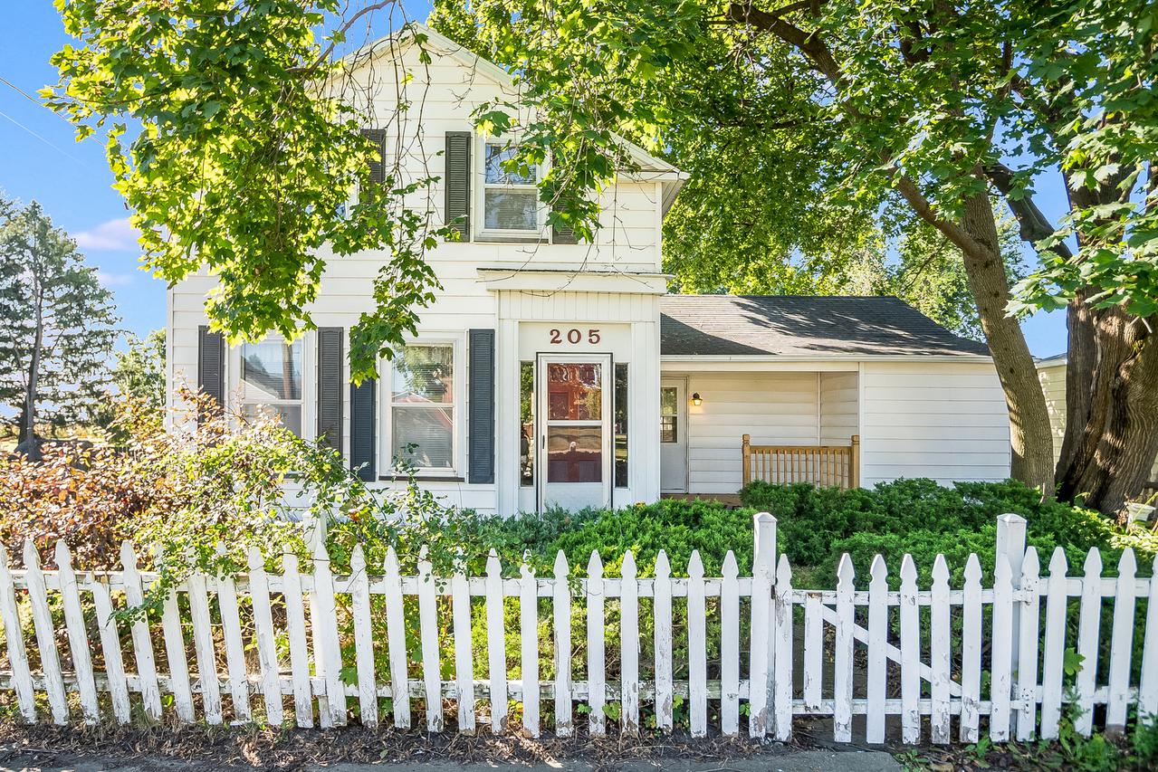 205 E Lundy Ln., Leland, IL 60531