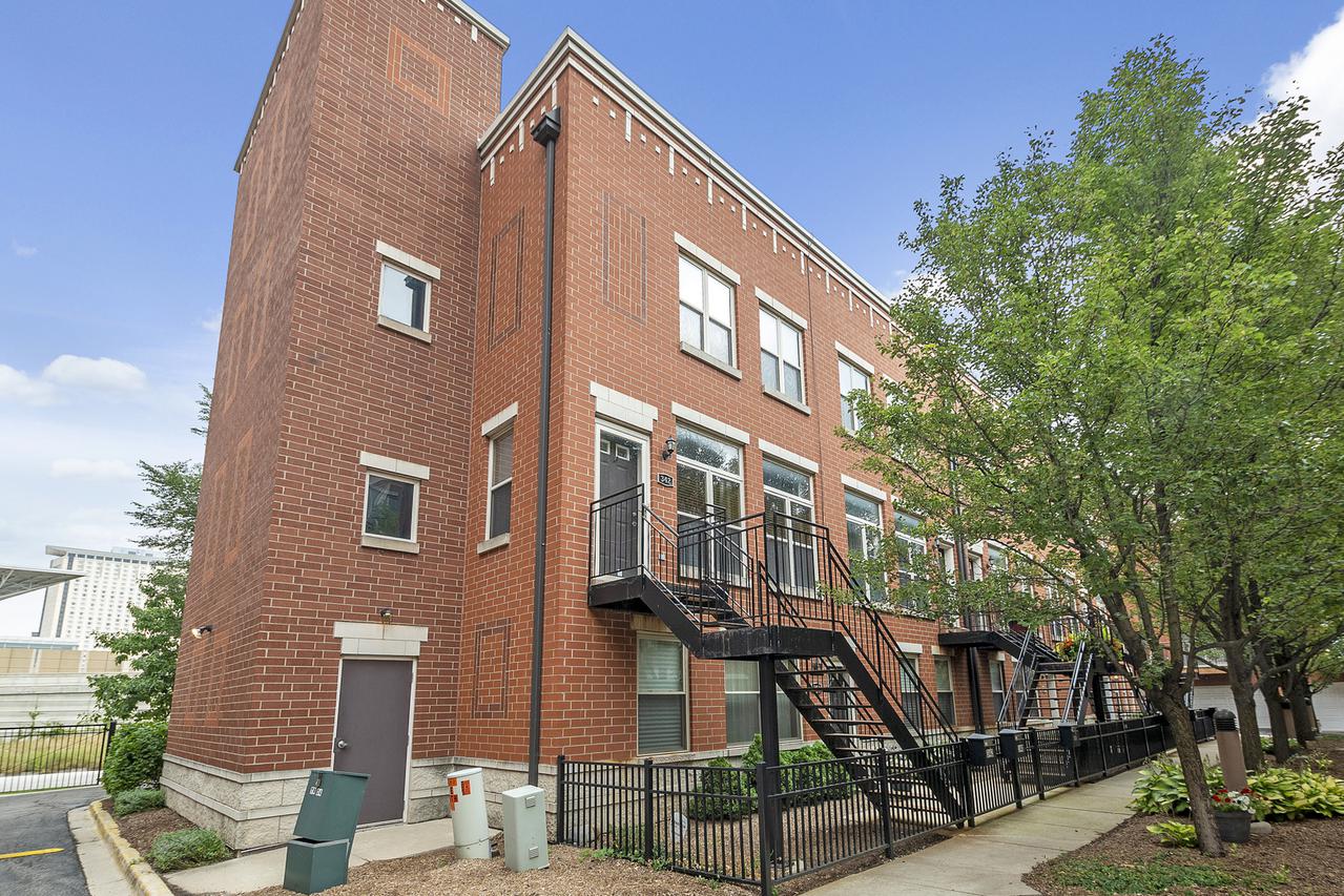 342 E 25th Pl. #22, Chicago, IL 60616
