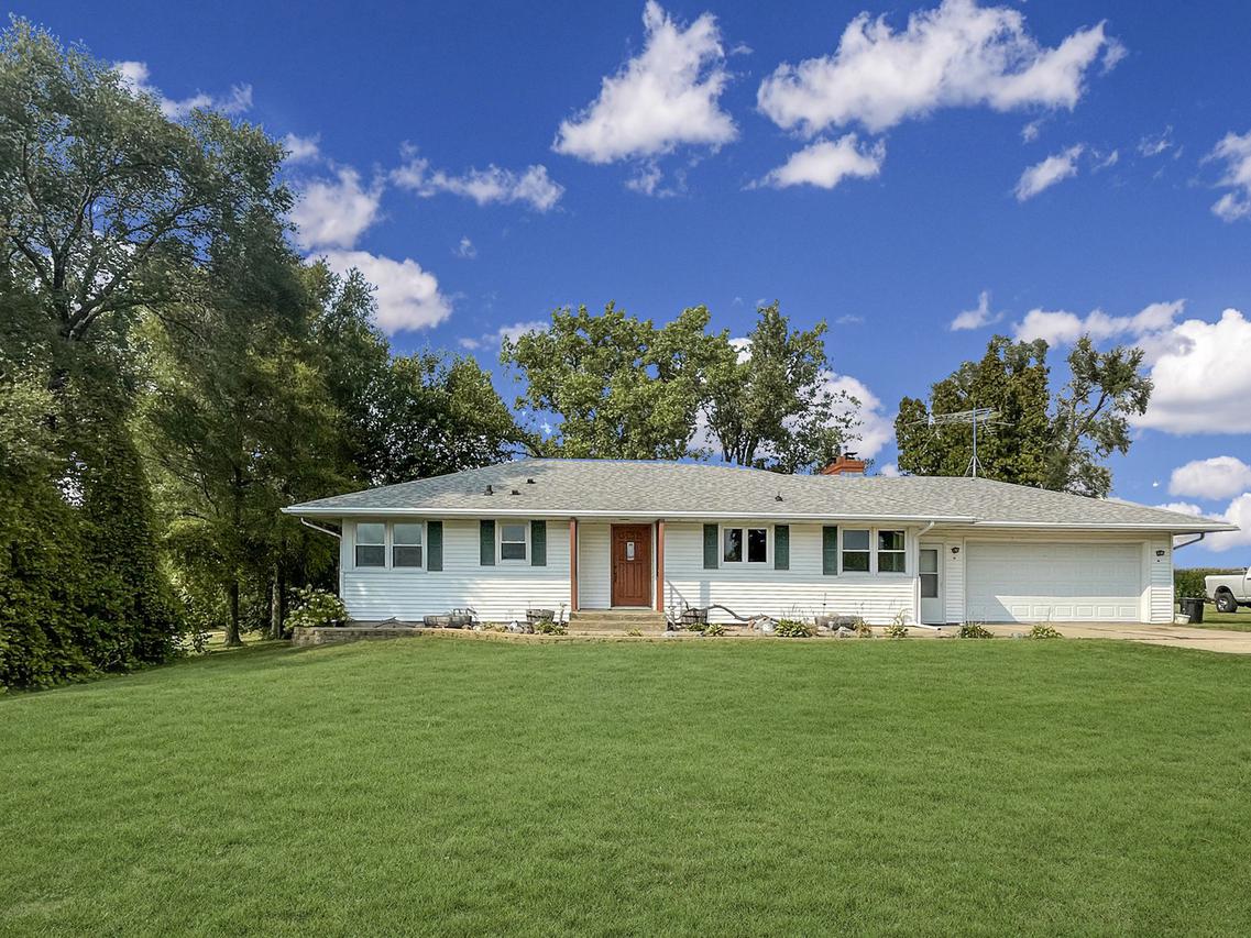 5340 W Pearl City Rd., Freeport, IL 61032