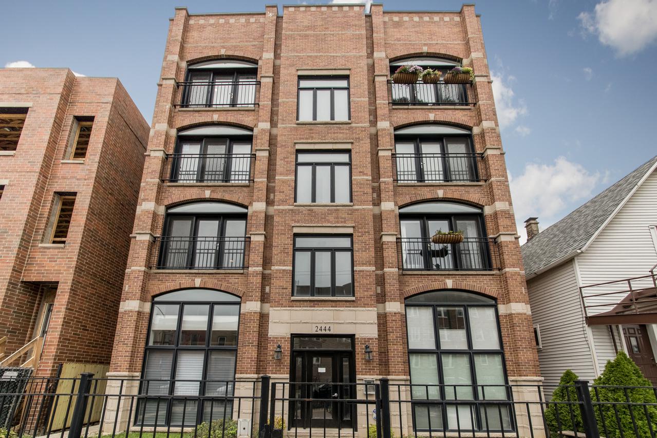 2444 W Diversey Ave. #2W, Chicago, IL 60647