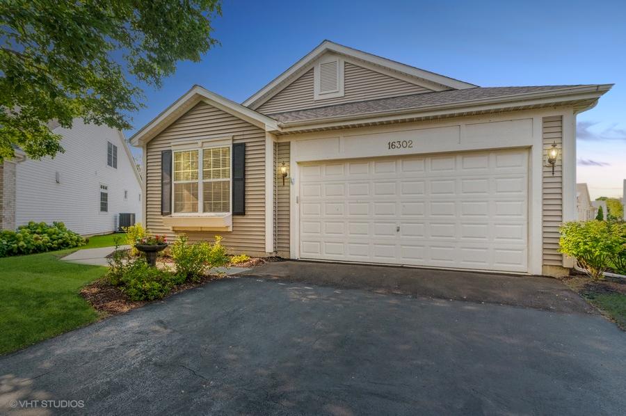 16302 Windsor Lake Ct., Crest Hill, IL 60403