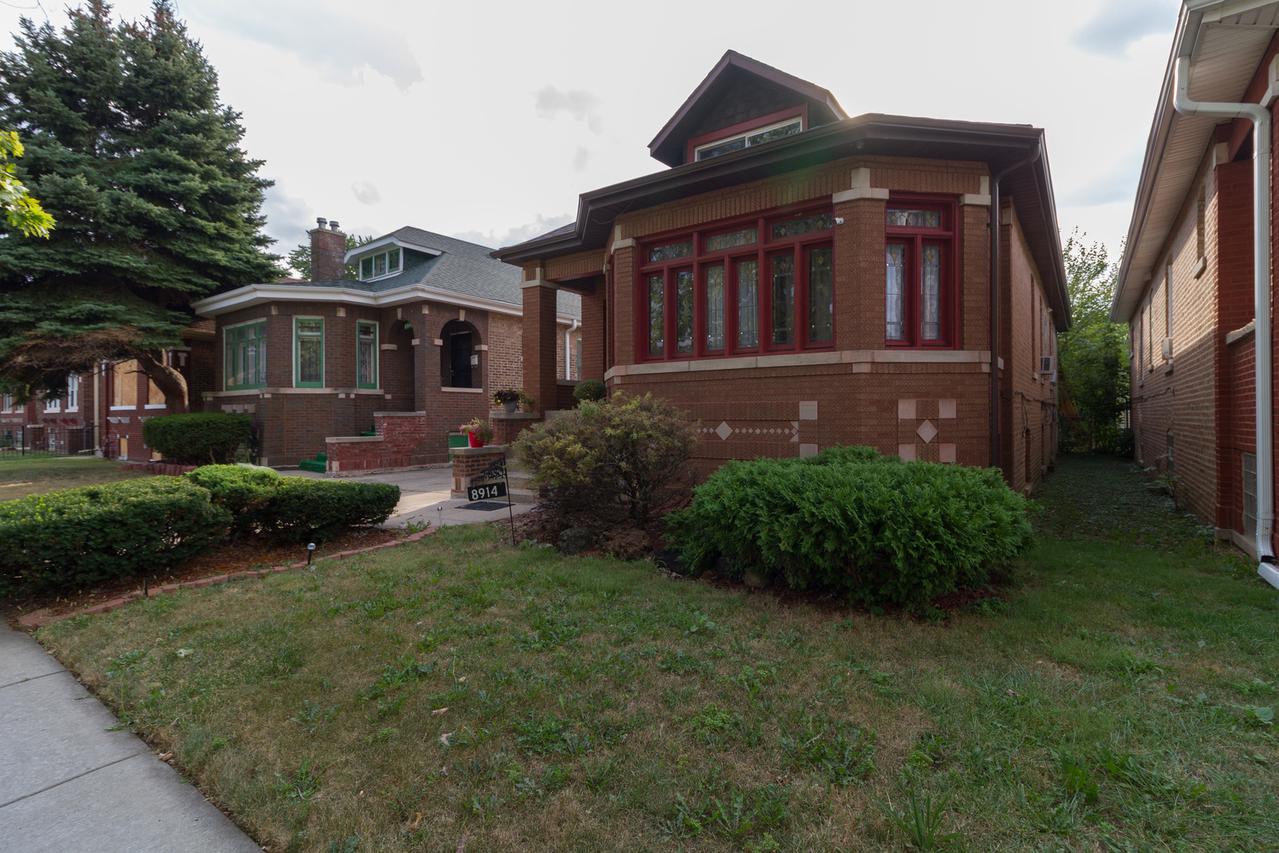 8914 S Throop St., Chicago, IL 60620