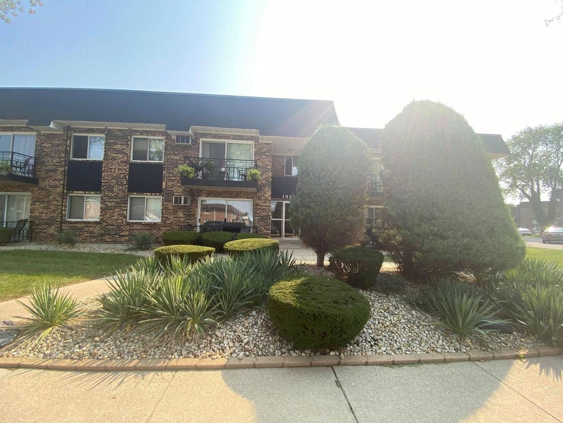 18205 Hart Dr. #6B, Homewood, IL 60430