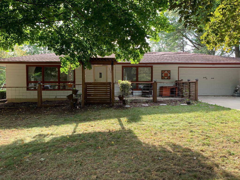 2630 Royal Oaks Dr., Freeport, IL 61032