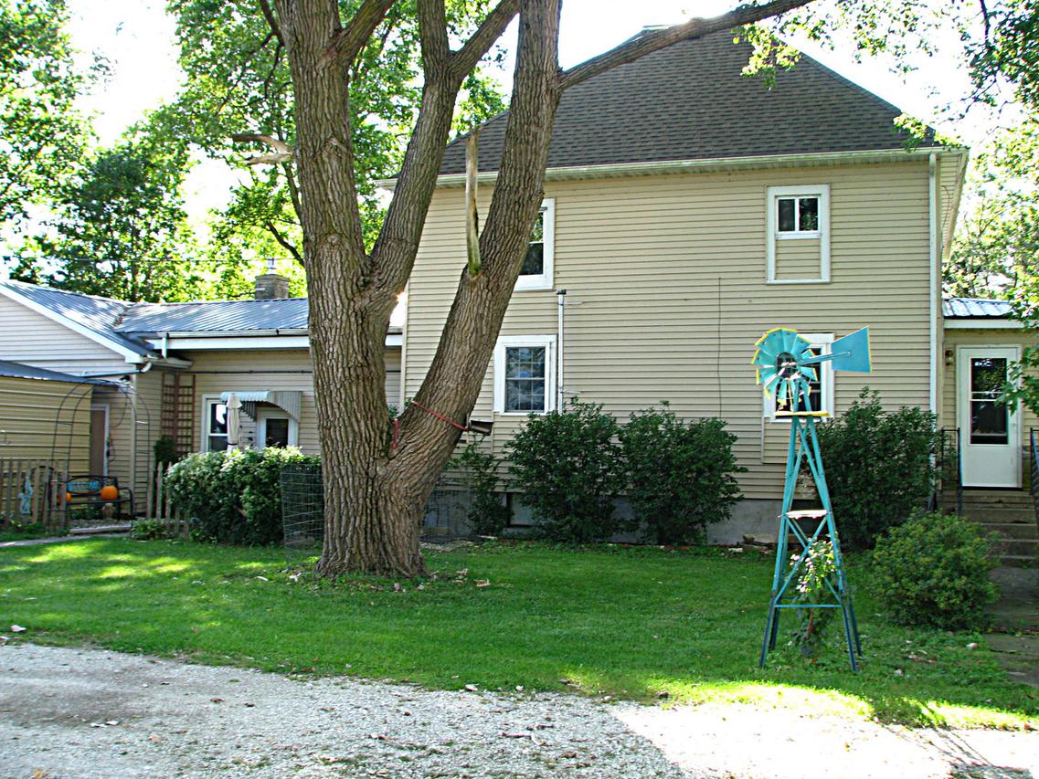 795 E Cr 1050, Tuscola, IL 61953