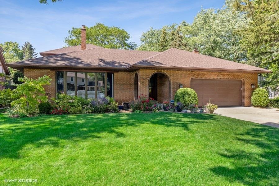 1215 Birks Ct., La Grange, IL 60525