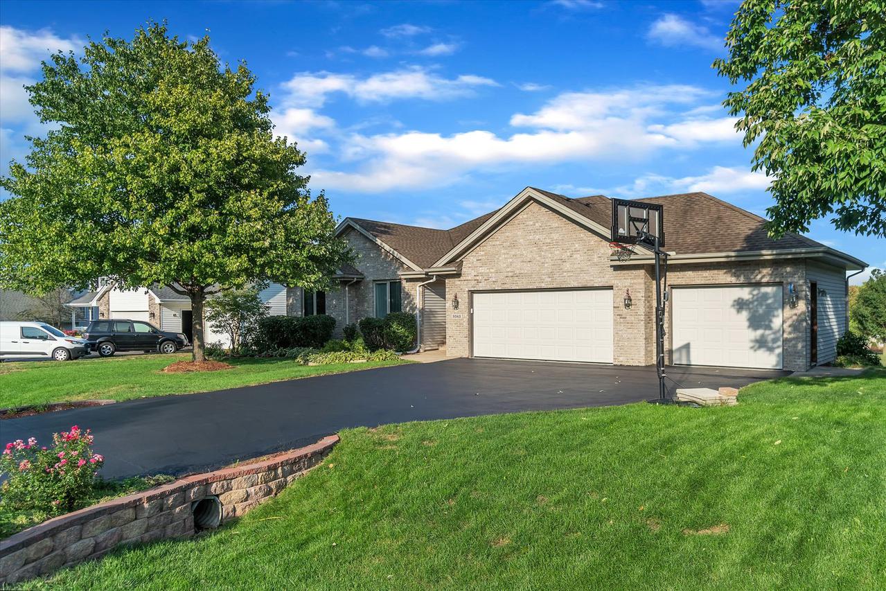 9343 Forest Ridge Dr., Roscoe, IL 61073