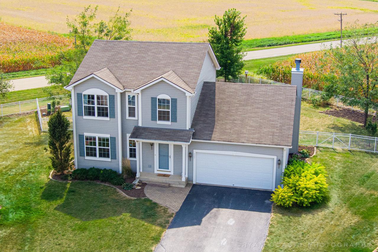 927 Water Stone Way, Malta, IL 60150